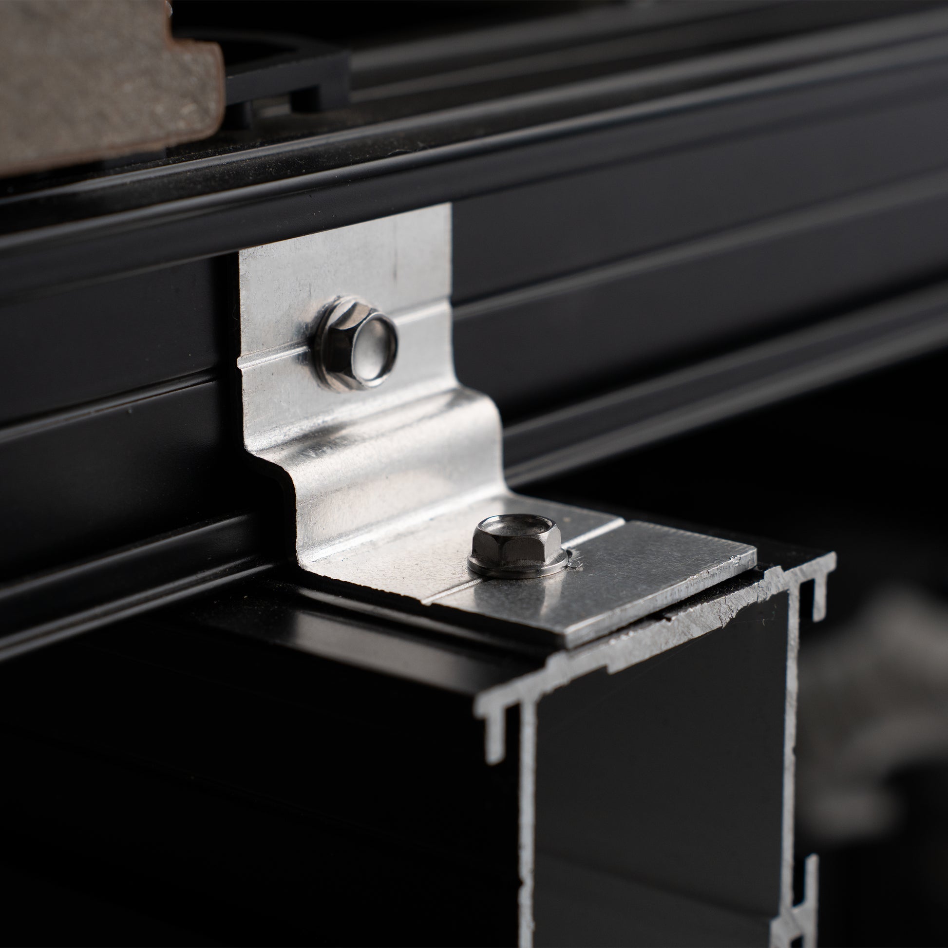 sku-structural-equerre-fixation-10pcs_ambiance.jpg